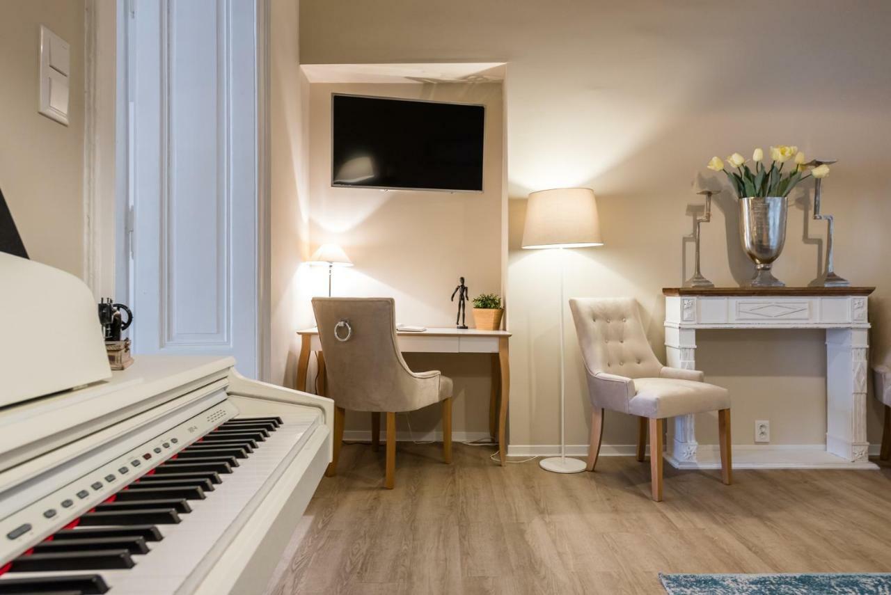 H75 Apartments Kosice Centre Luaran gambar