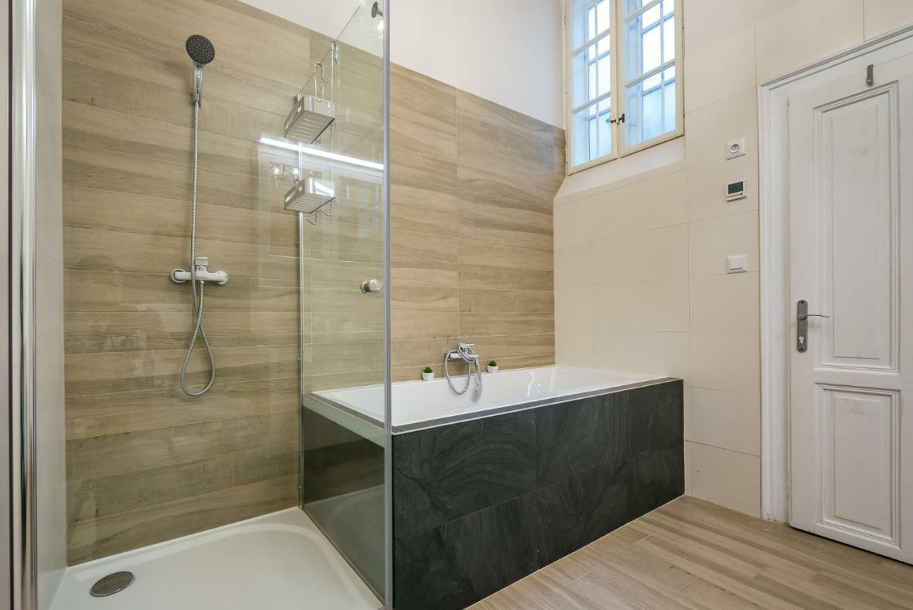 H75 Apartments Kosice Centre Luaran gambar